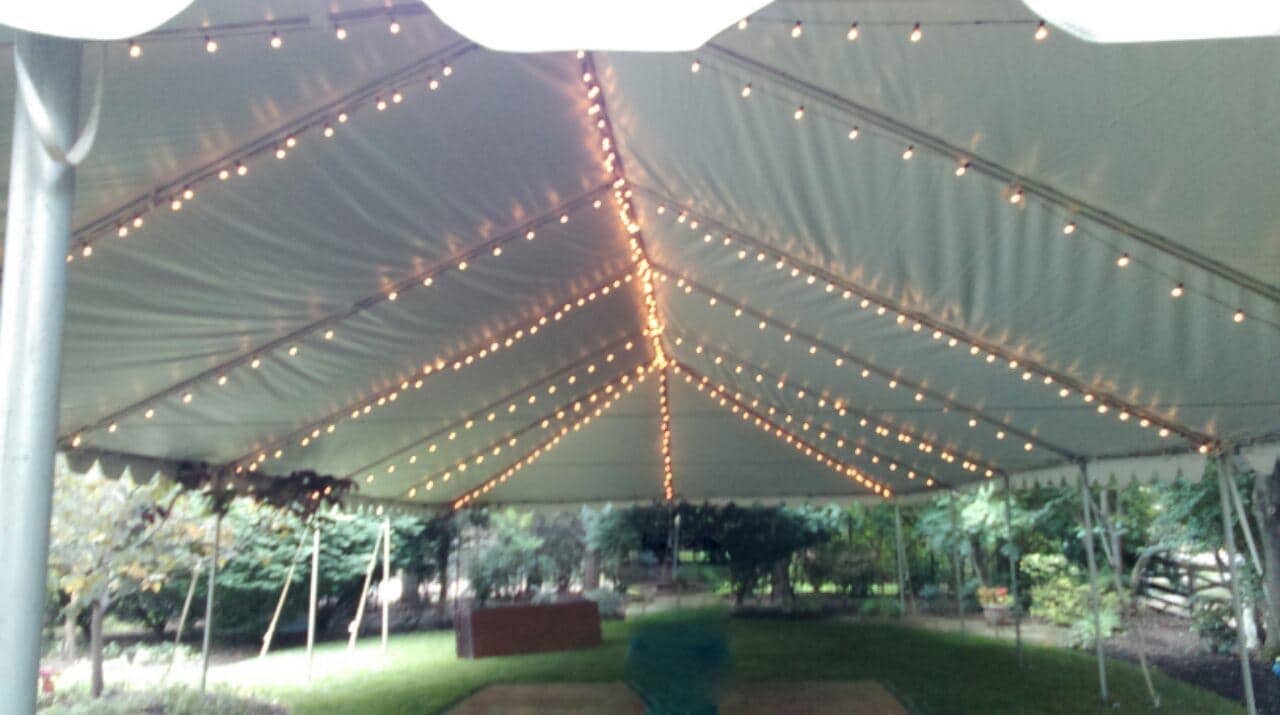 https://www.4agrandevent.com/wp-content/uploads/2012/01/Bistro-Lights-w-o-tent-liner.jpg